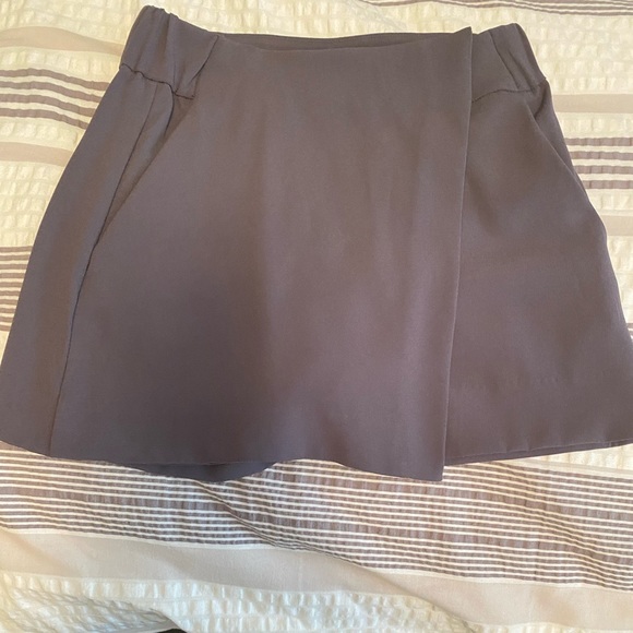 Aritzia Babaton Kelly mid-rise micro wrap skort - Picture 1 of 10